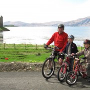 The new section of the Sustrans Cycle Route runs close to the loch side giving excellent views of Castle Stalker.
